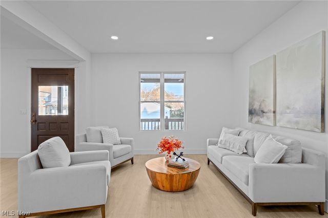 1422 W 77th Street, Cleveland, OH 44102