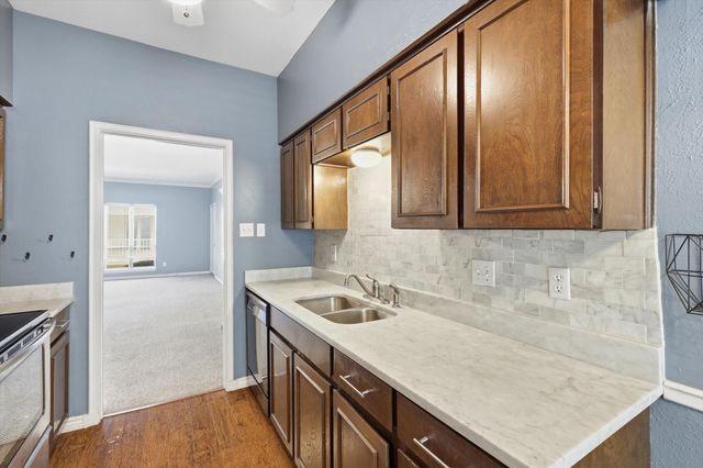 4320 Bellaire Drive S 240W, Fort Worth, TX 76109