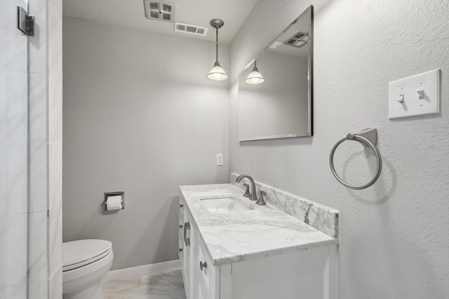 4320 Bellaire Drive S 240W, Fort Worth, TX 76109