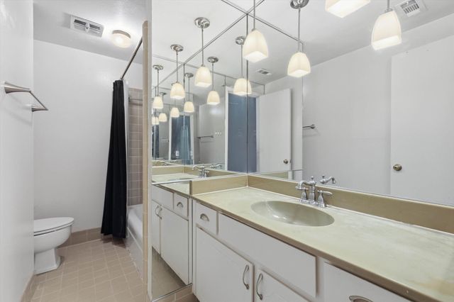 4320 Bellaire Drive S 240W, Fort Worth, TX 76109