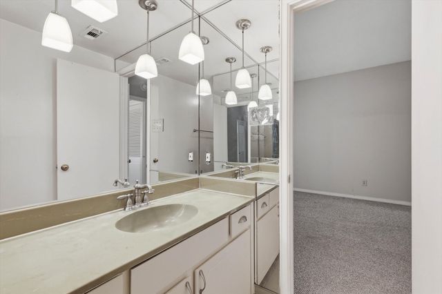 4320 Bellaire Drive S 240W, Fort Worth, TX 76109