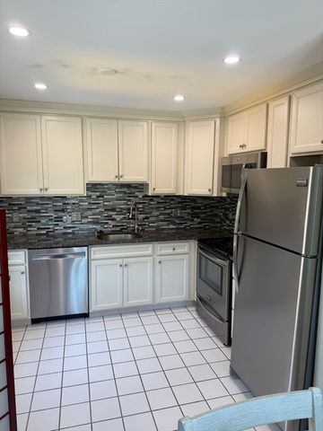 104 Gazebo Circle 104, Reading, MA 01867