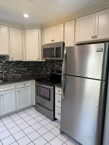 104 Gazebo Circle 104, Reading, MA 01867
