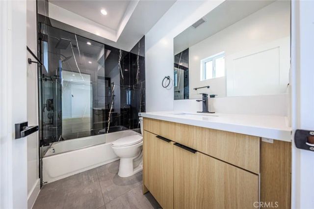 2426 S West View Street A, Los Angeles, CA 90016