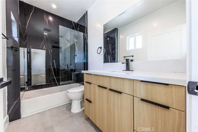 2426 S West View Street A, Los Angeles, CA 90016