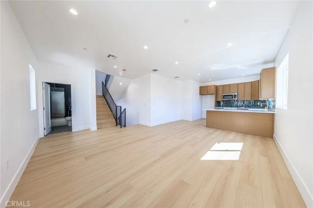 2426 S West View Street A, Los Angeles, CA 90016