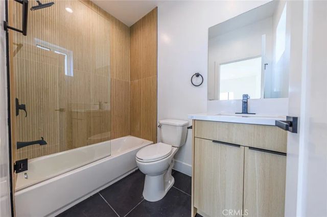 2426 S West View Street A, Los Angeles, CA 90016