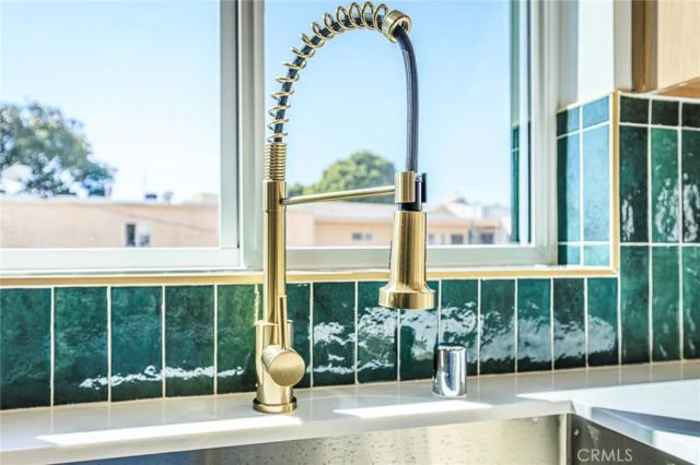 2426 S West View Street A, Los Angeles, CA 90016