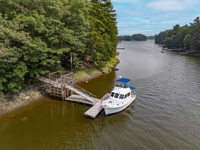 26 Smith Garrison Road, Newmarket, NH 03857