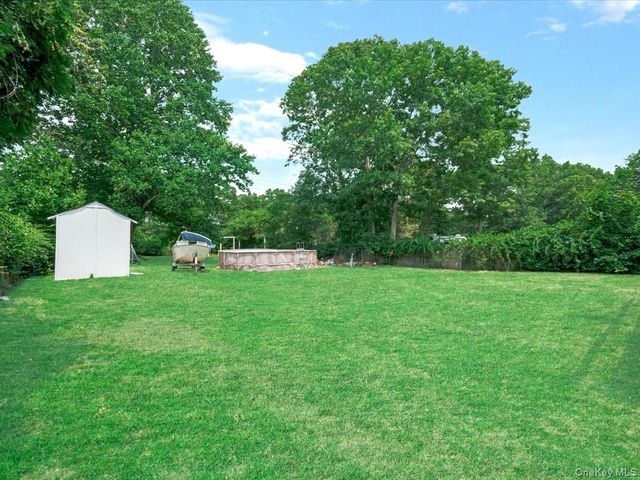 269 Carleton Drive E, Shirley, NY 11967
