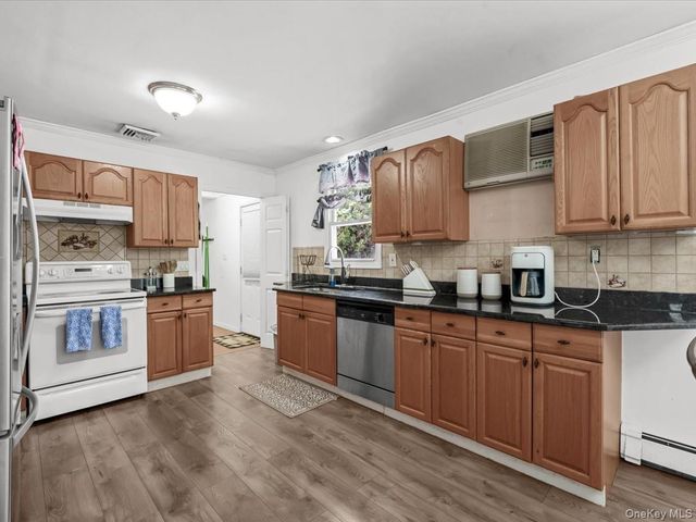 269 Carleton Drive E, Shirley, NY 11967