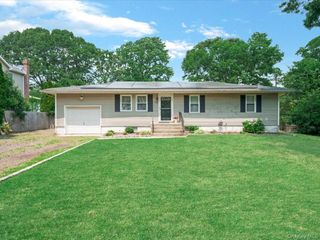 269 Carleton Drive E, Shirley, NY 11967