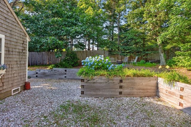 22 Country Lane, Chatham, MA 02659