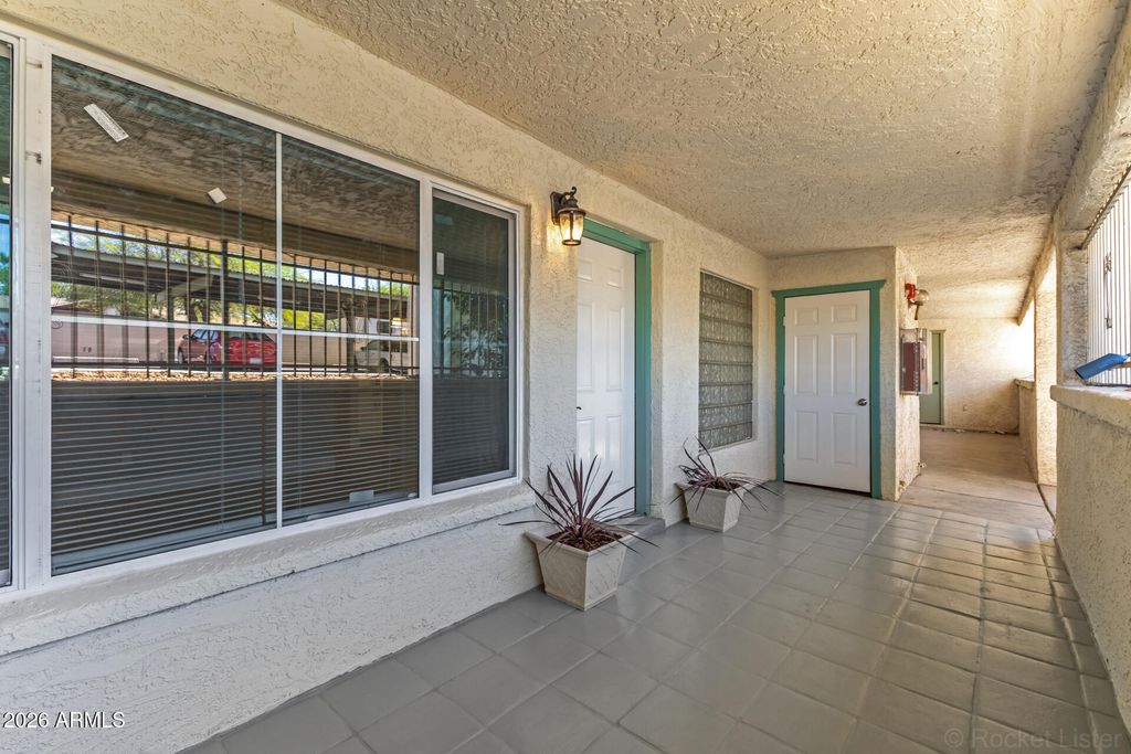 214 E RUTH Avenue 109, Phoenix, AZ 85020 — photo 2