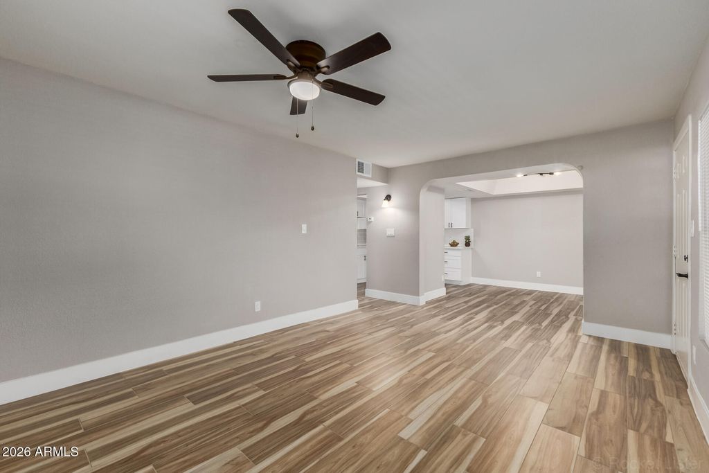 214 E RUTH Avenue 109, Phoenix, AZ 85020 — photo 4