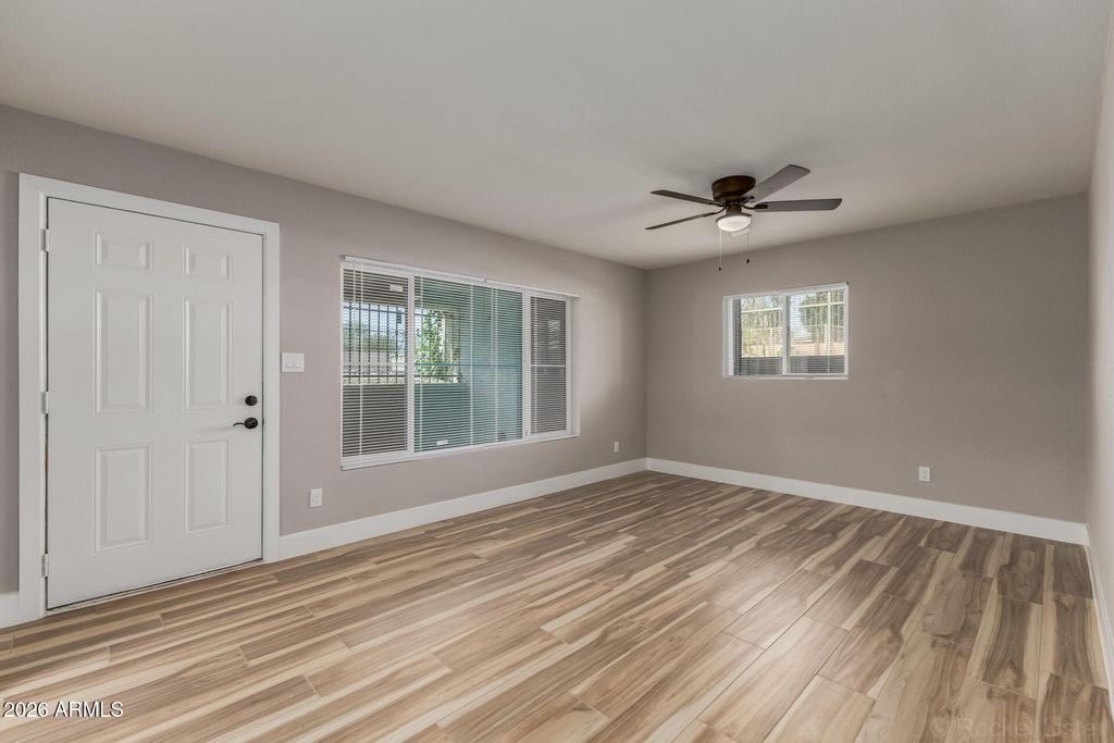 214 E RUTH Avenue 109, Phoenix, AZ 85020 — photo 5