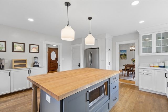 9 Crane Ave, Maynard, MA 01754
