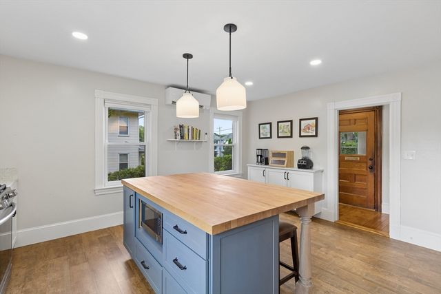 9 Crane Ave, Maynard, MA 01754