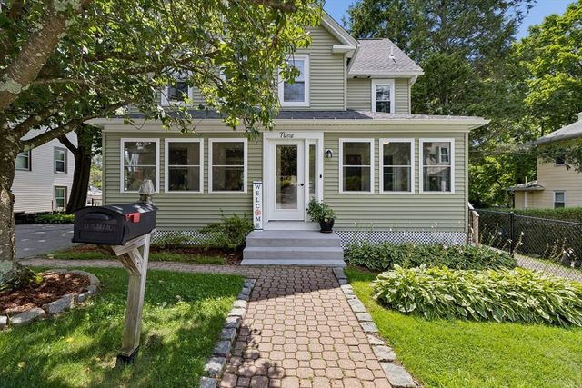 9 Crane Ave, Maynard, MA 01754