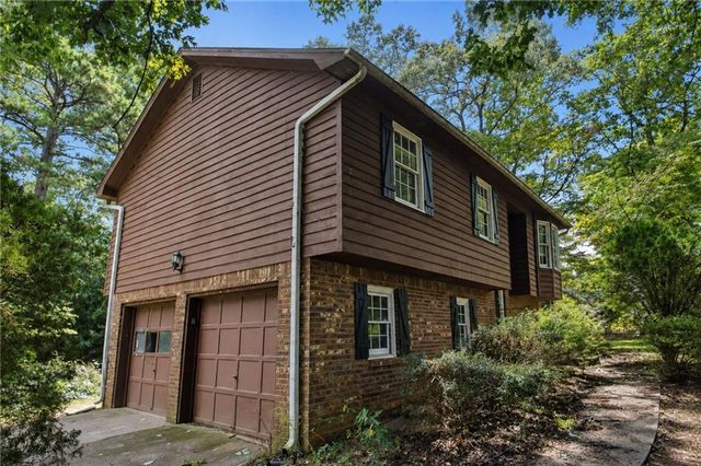 255 Belmont Farms Drive, Ellenwood, GA 30294