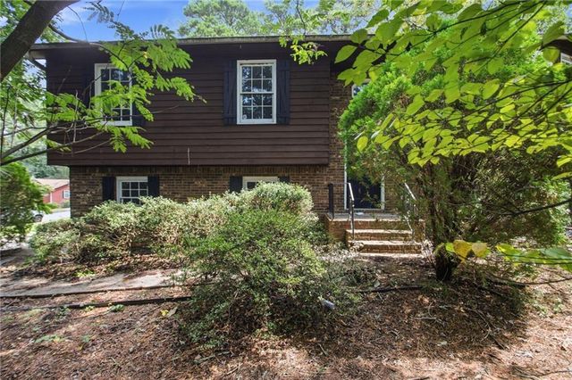 255 Belmont Farms Drive, Ellenwood, GA 30294