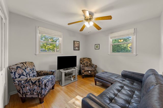 409 Maple Lane, Darien, IL 60561
