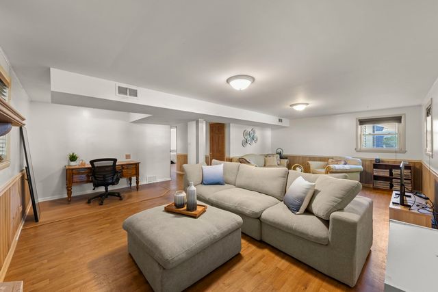 409 Maple Lane, Darien, IL 60561