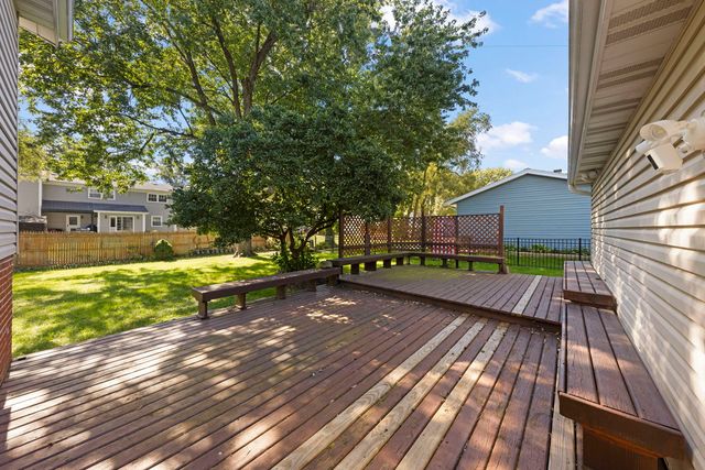 409 Maple Lane, Darien, IL 60561