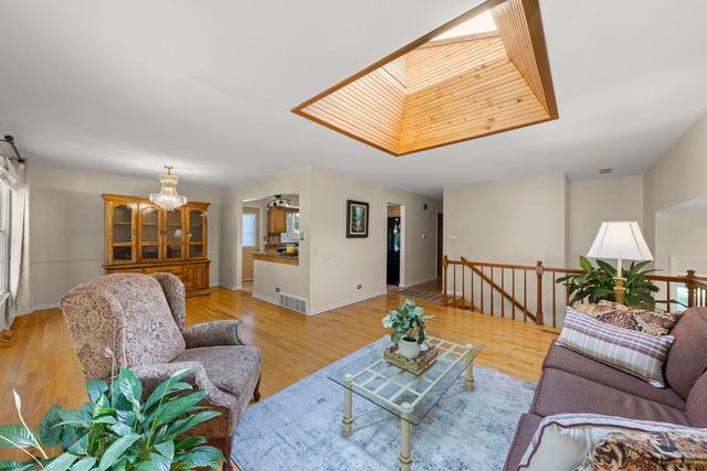 409 Maple Lane, Darien, IL 60561