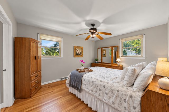 409 Maple Lane, Darien, IL 60561