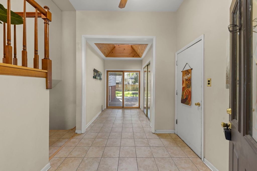 409 Maple Lane, Darien, IL 60561 — photo 2