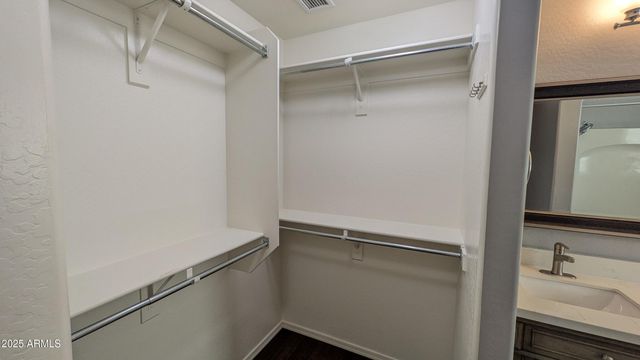 1717 W BUCKHORN Trail, Phoenix, AZ 85085