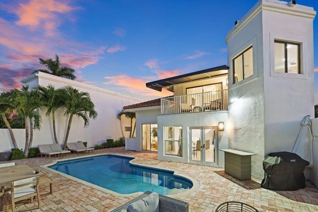 483 Pelican Way, Delray Beach, FL 33483