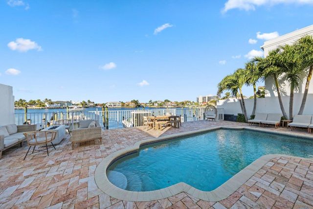 483 Pelican Way, Delray Beach, FL 33483