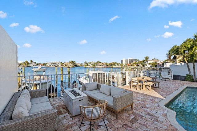 483 Pelican Way, Delray Beach, FL 33483