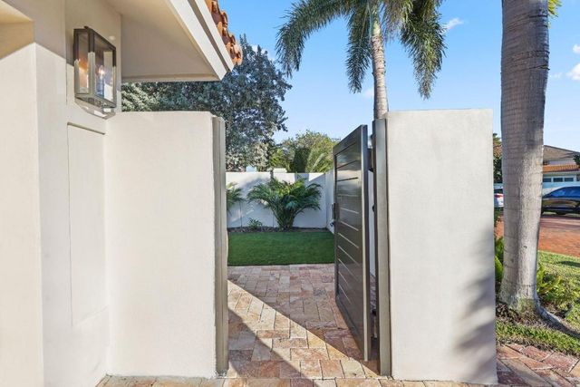 483 Pelican Way, Delray Beach, FL 33483