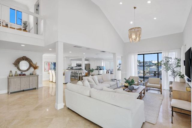 483 Pelican Way, Delray Beach, FL 33483