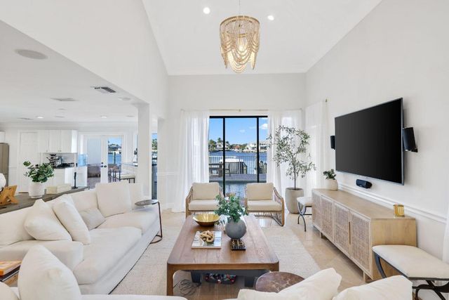 483 Pelican Way, Delray Beach, FL 33483