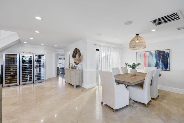 483 Pelican Way, Delray Beach, FL 33483