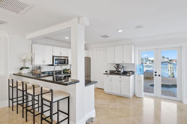 483 Pelican Way, Delray Beach, FL 33483