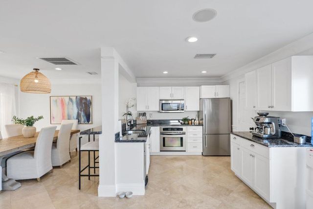 483 Pelican Way, Delray Beach, FL 33483