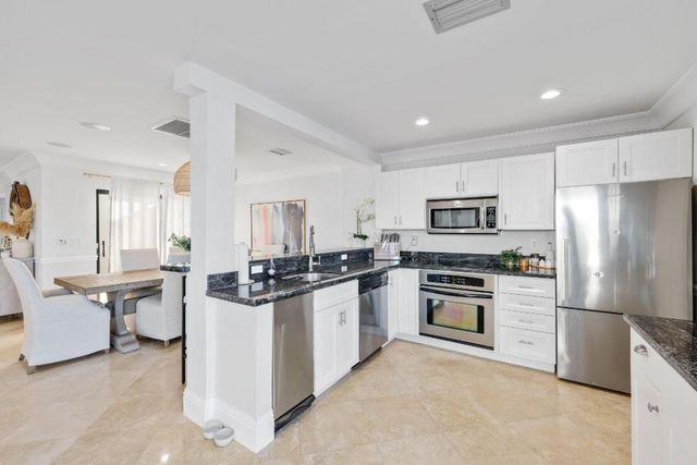 483 Pelican Way, Delray Beach, FL 33483