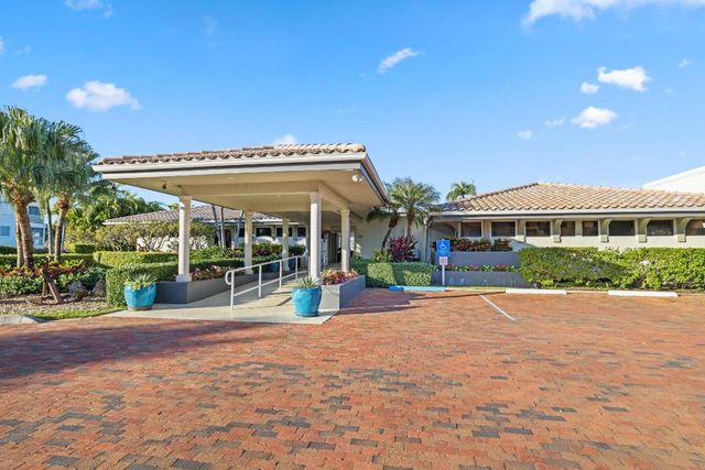 483 Pelican Way, Delray Beach, FL 33483