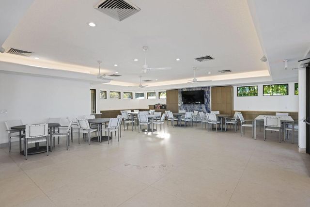 483 Pelican Way, Delray Beach, FL 33483