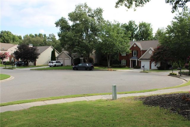15000 Crabapple Lake Drive, Roswell, GA 30076