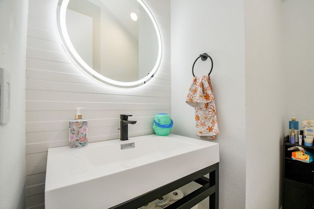 7603 Jacquelyn Gardens Lane, Houston, TX 77055