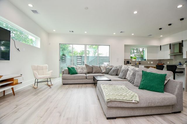 7603 Jacquelyn Gardens Lane, Houston, TX 77055