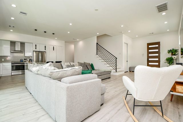 7603 Jacquelyn Gardens Lane, Houston, TX 77055