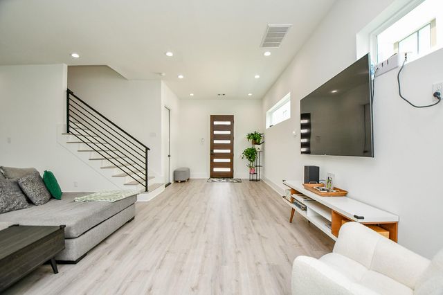 7603 Jacquelyn Gardens Lane, Houston, TX 77055