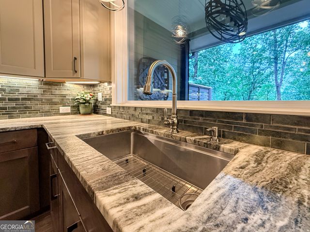 685 Long Mountain Trail, Cleveland, GA 30528